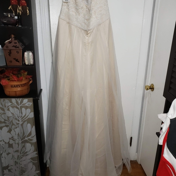Wedding dress - Picture 7 of 8